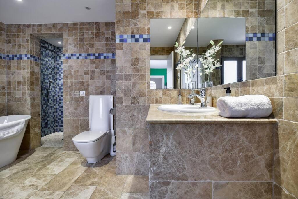 Big Stylish And Modern Apartment In Madrid Centre ภายนอก รูปภาพ