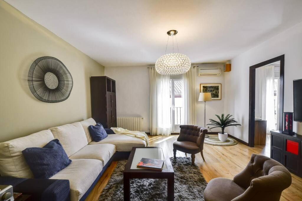Big Stylish And Modern Apartment In Madrid Centre ภายนอก รูปภาพ